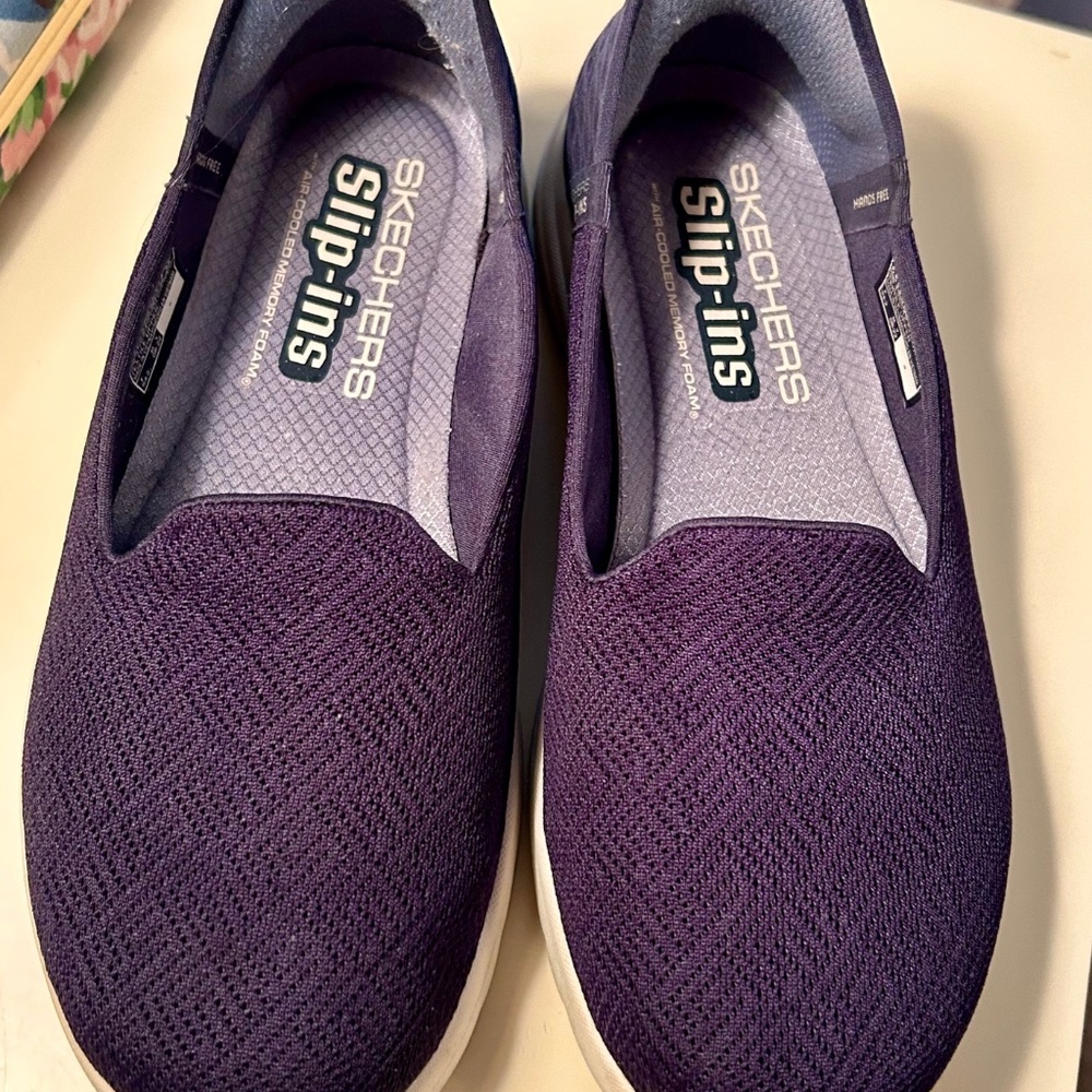 Skechers Slip-Ins - Astonish, color navy, size 6.5